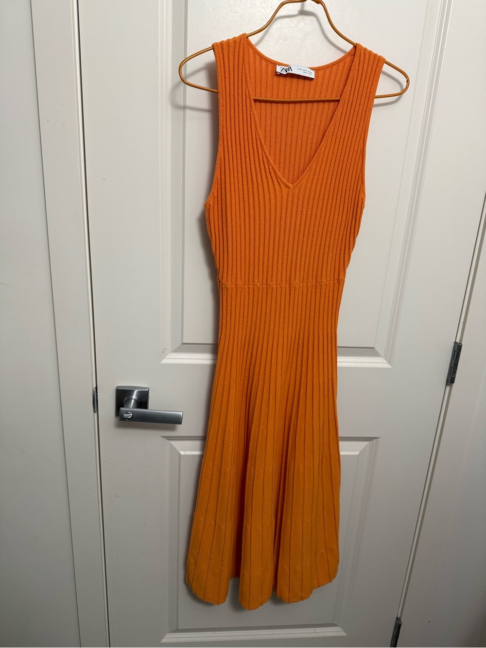 Zara Orange Ribbed Knit V-Neck Midi Dress in size M